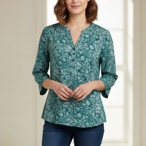 H&M Leaf Pattern High Low Hem Quarter Button Front Top, Women’s S, Green White